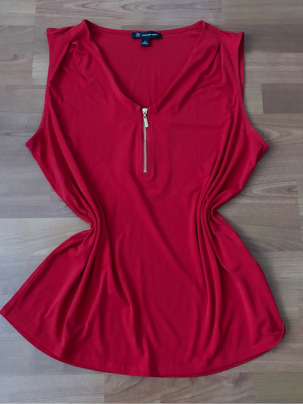 Women’s red INC International Concepts gold zip up tank top size Medium
